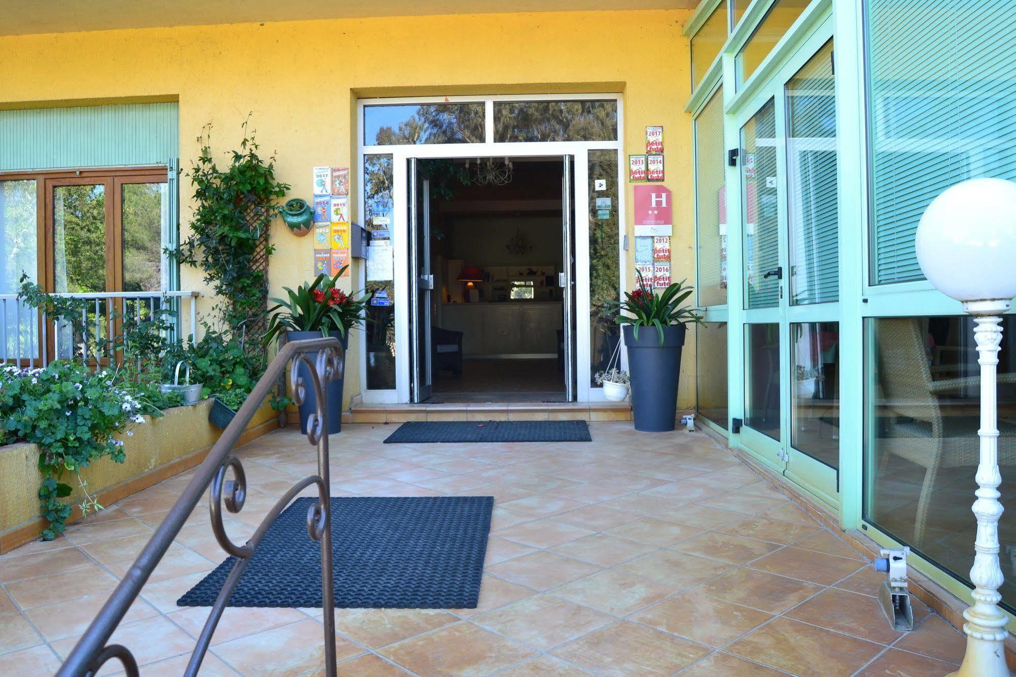 קאלבי Hotel Cyrnea מראה חיצוני תמונה