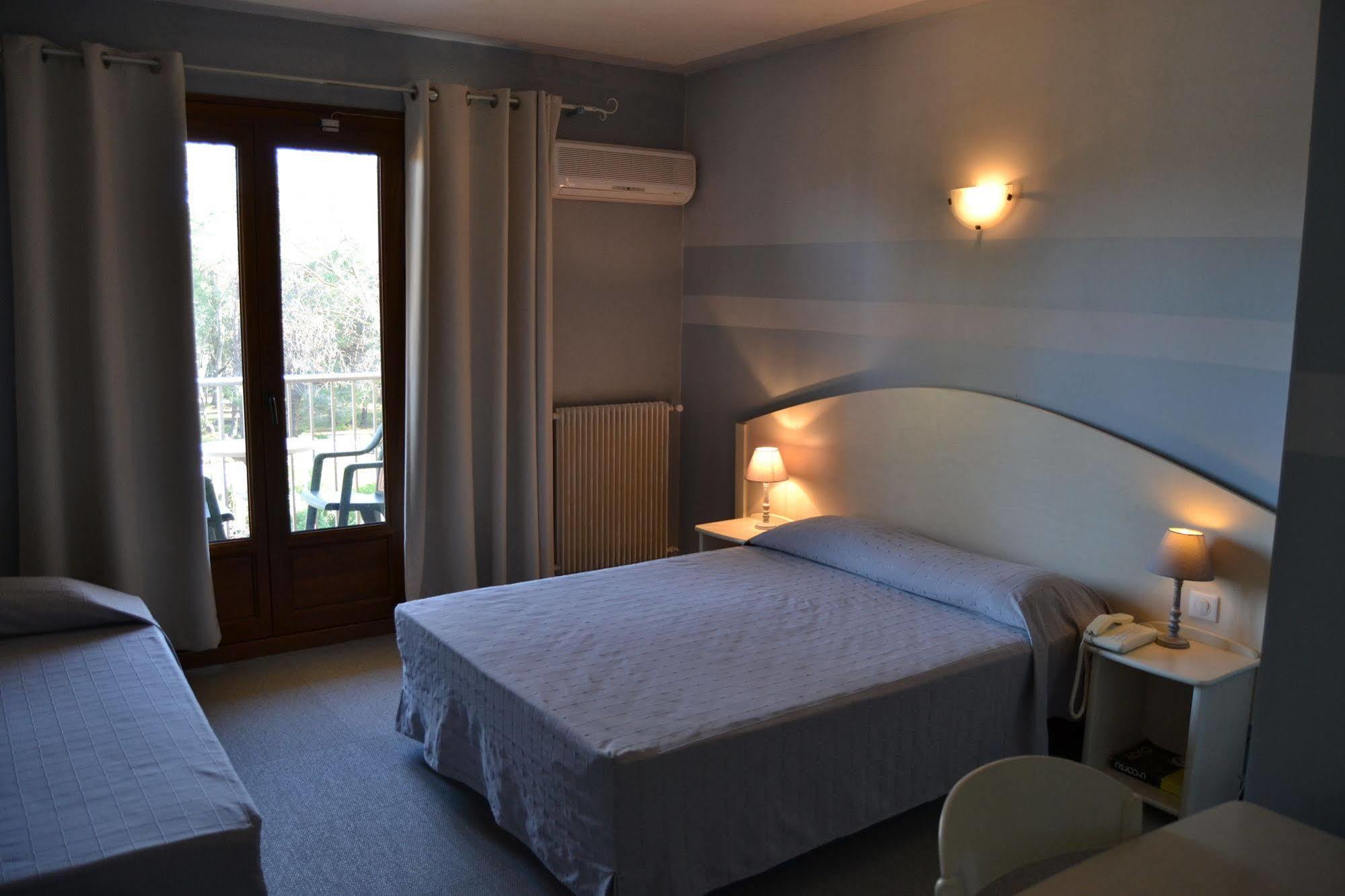 קאלבי Hotel Cyrnea מראה חיצוני תמונה
