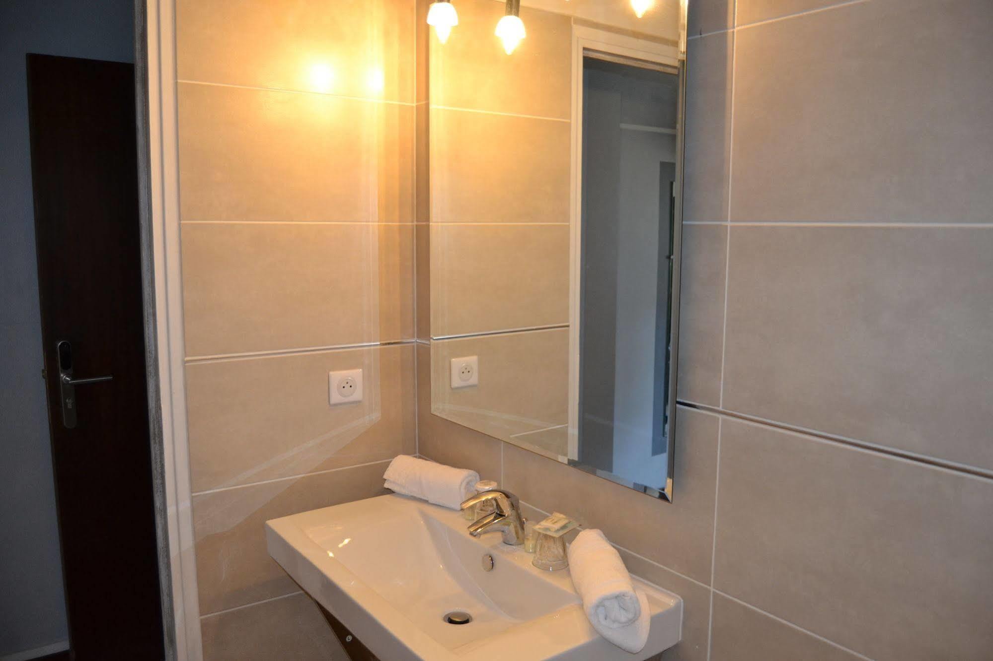 קאלבי Hotel Cyrnea מראה חיצוני תמונה