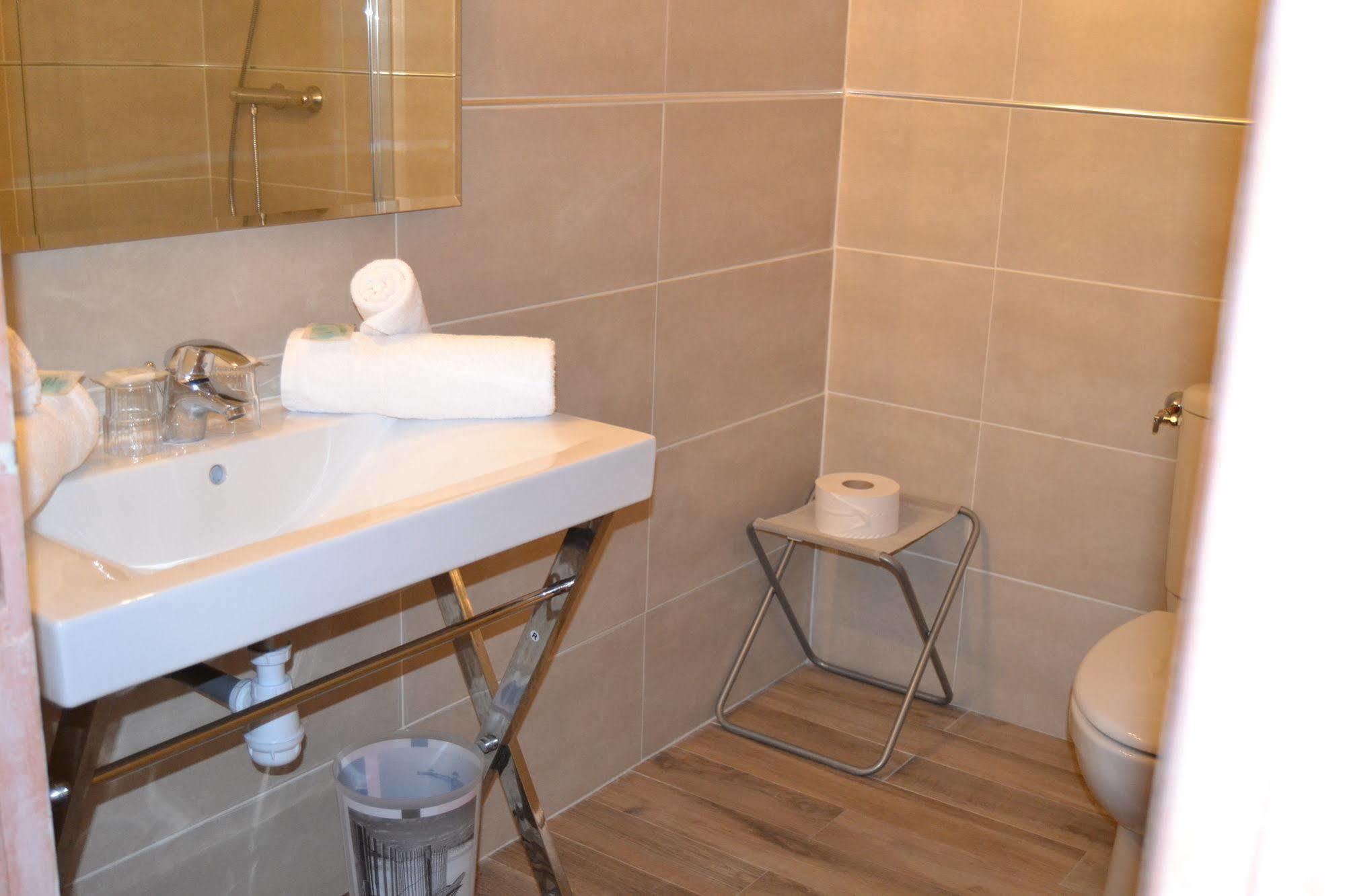 קאלבי Hotel Cyrnea מראה חיצוני תמונה