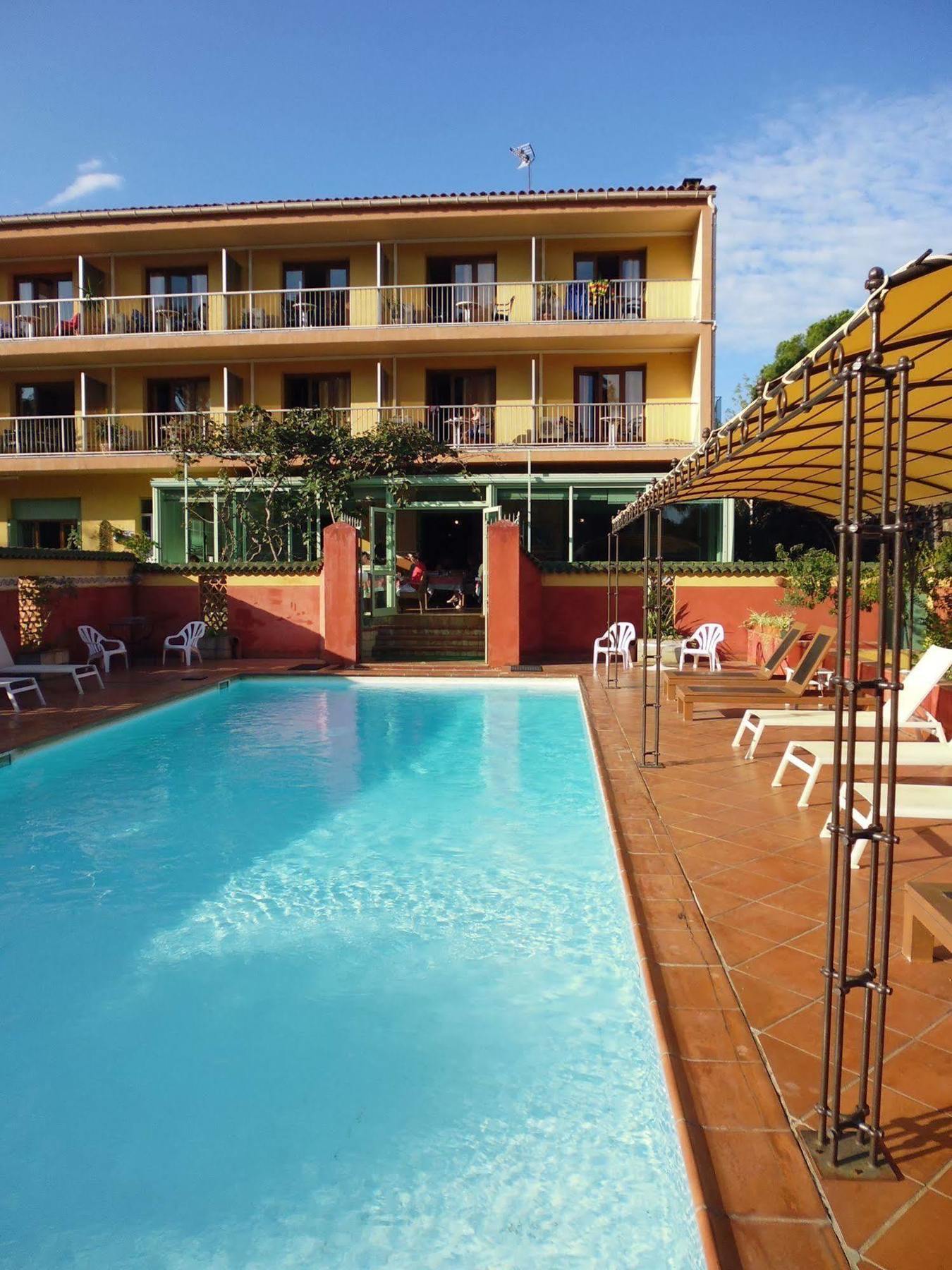 קאלבי Hotel Cyrnea מראה חיצוני תמונה