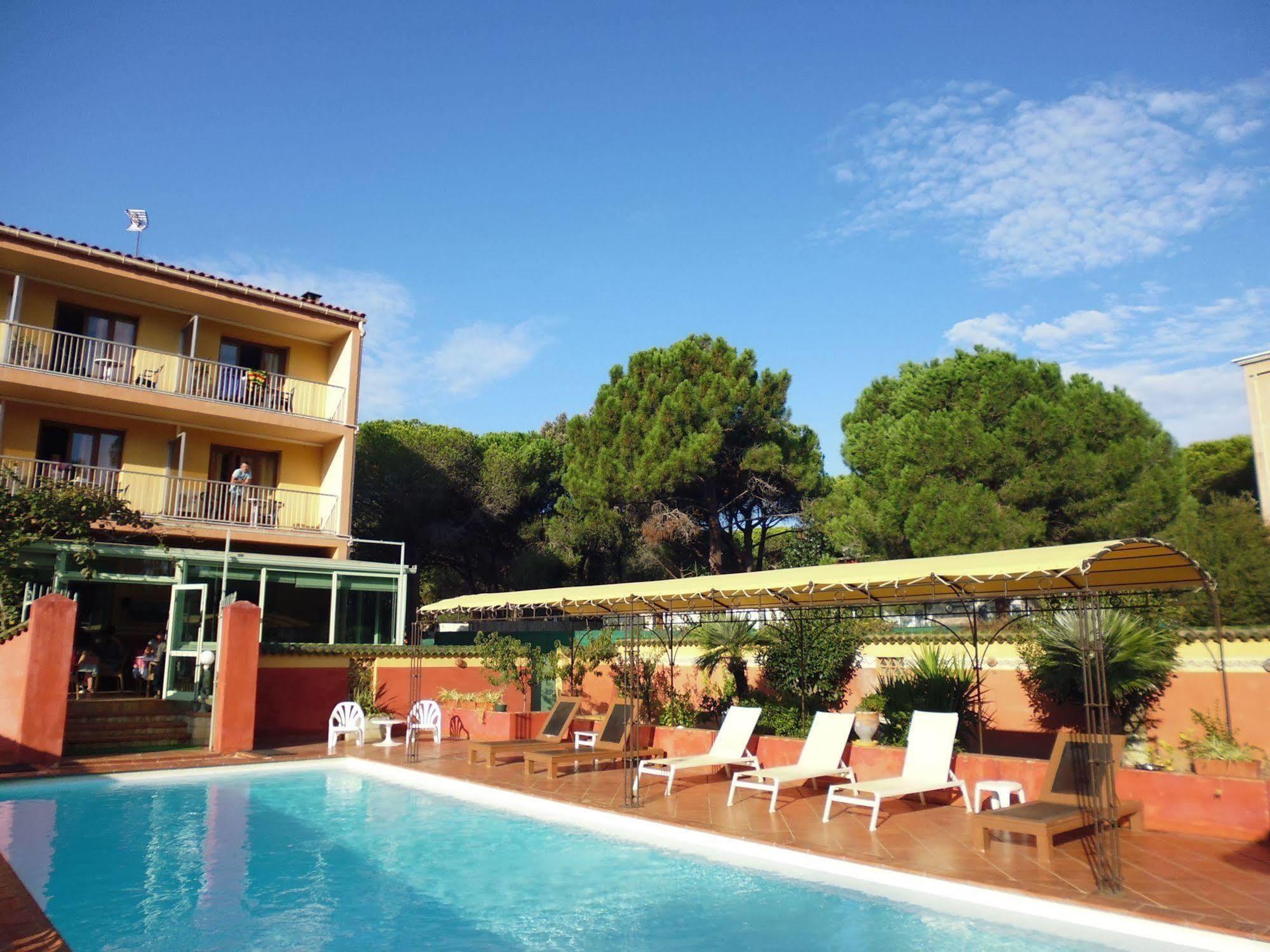 קאלבי Hotel Cyrnea מראה חיצוני תמונה