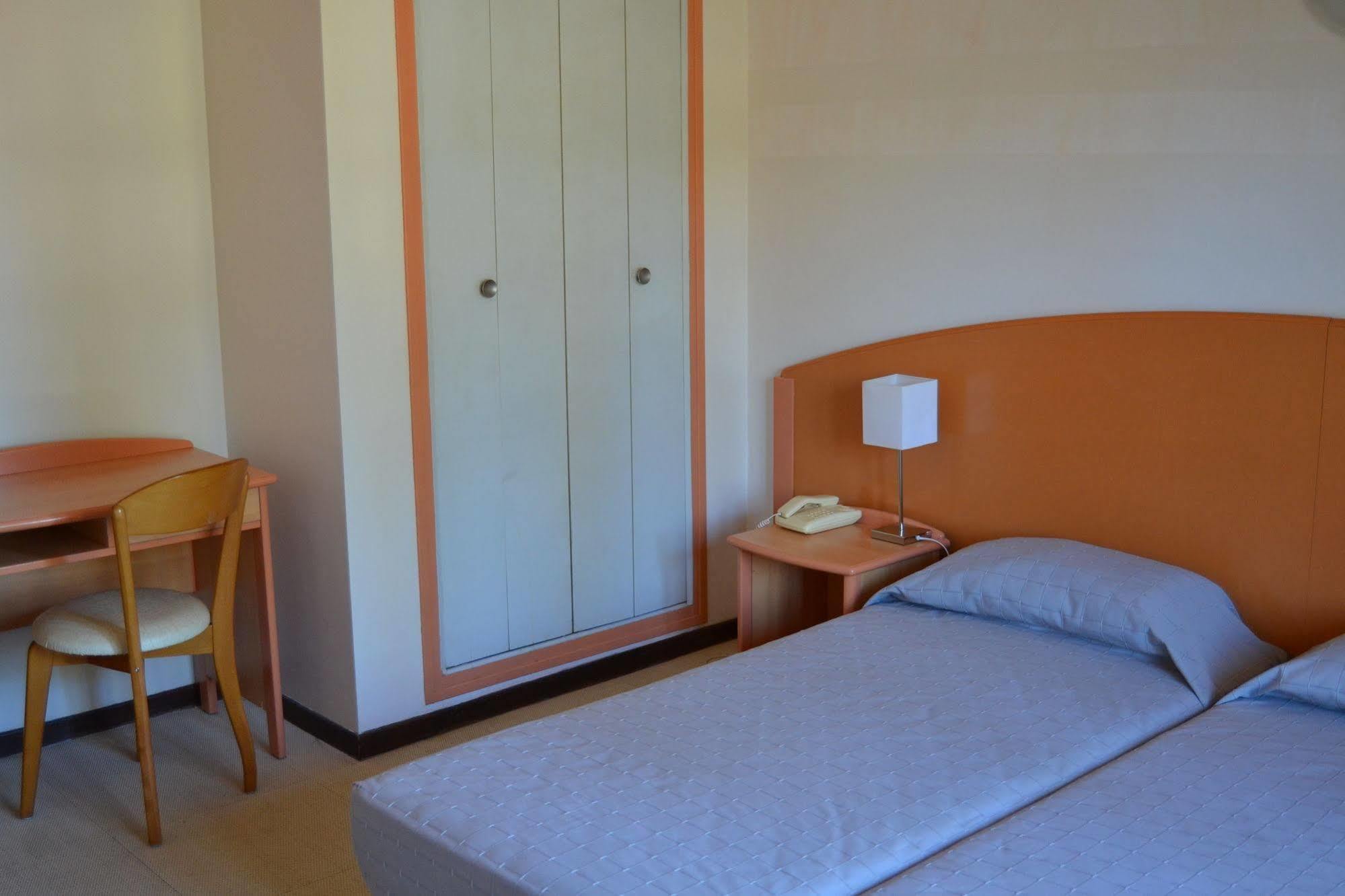 קאלבי Hotel Cyrnea מראה חיצוני תמונה