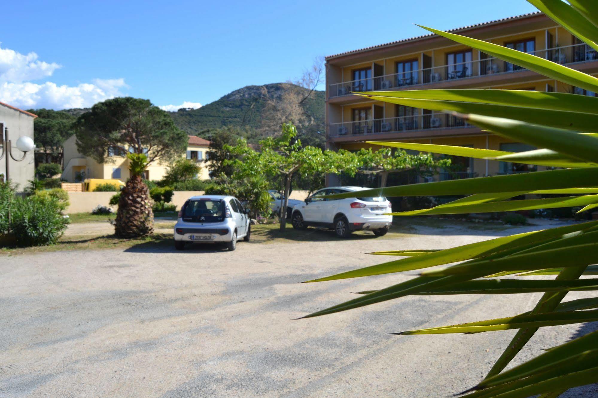 קאלבי Hotel Cyrnea מראה חיצוני תמונה