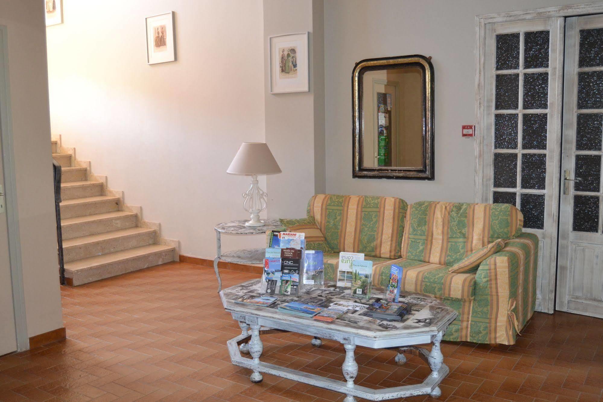 קאלבי Hotel Cyrnea מראה חיצוני תמונה