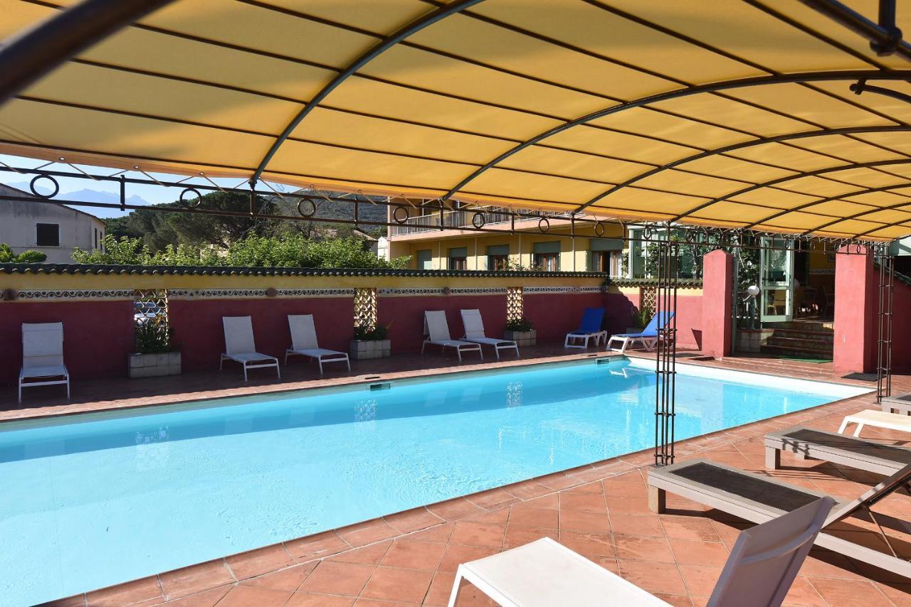 קאלבי Hotel Cyrnea מראה חיצוני תמונה