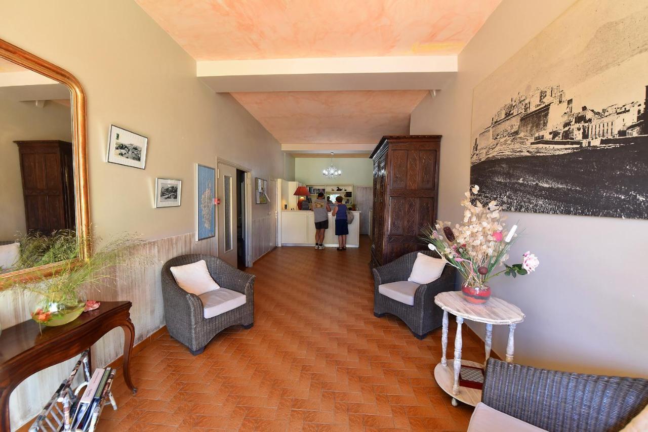 קאלבי Hotel Cyrnea מראה חיצוני תמונה